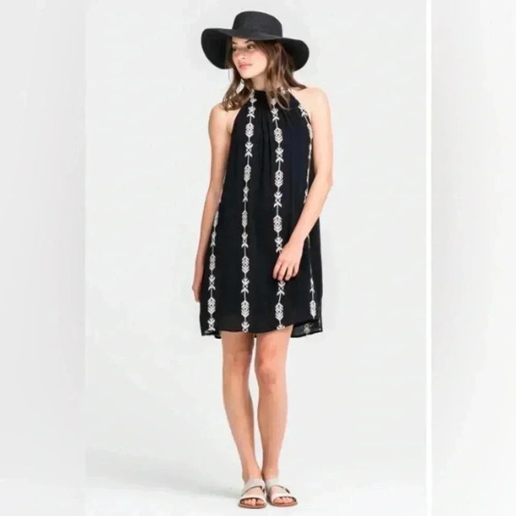 Lush Dress - Picture 2 of 10